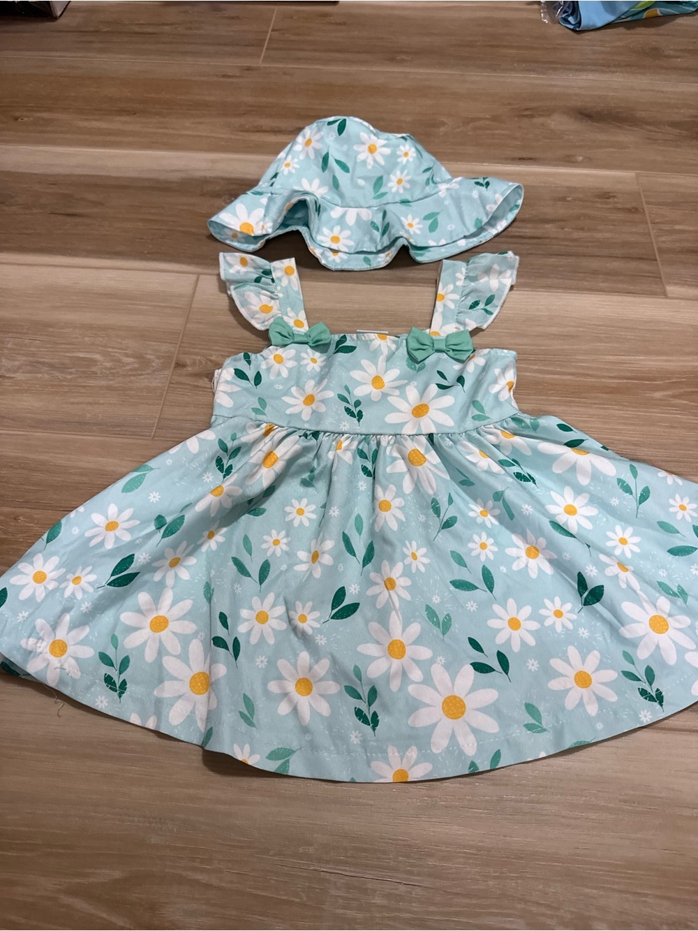 Baby girl daisy dress and hat